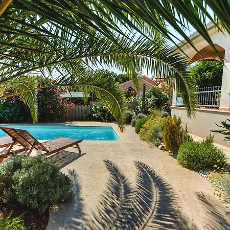 Villa Boky Kastelir